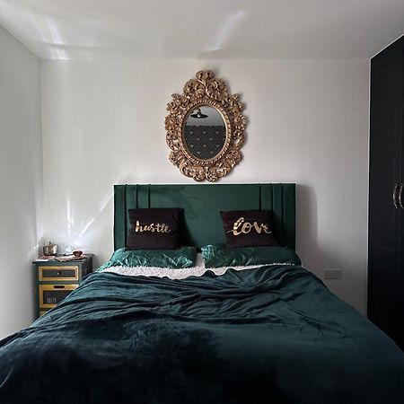 Uttsav Green - Affordable London Zone 3 - Accessible Public Transport Apartment Екстериор снимка